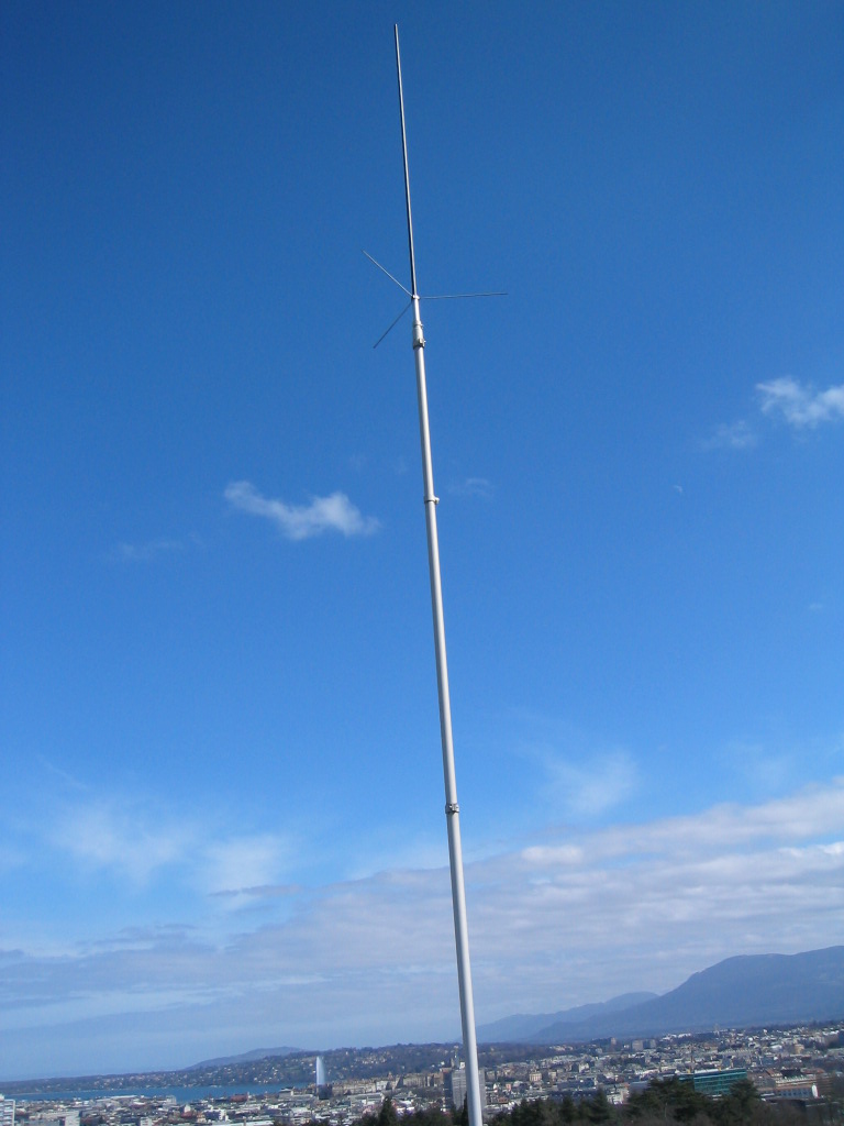 L'antenne du relais HB9G et une partie de la ville de Genève.
