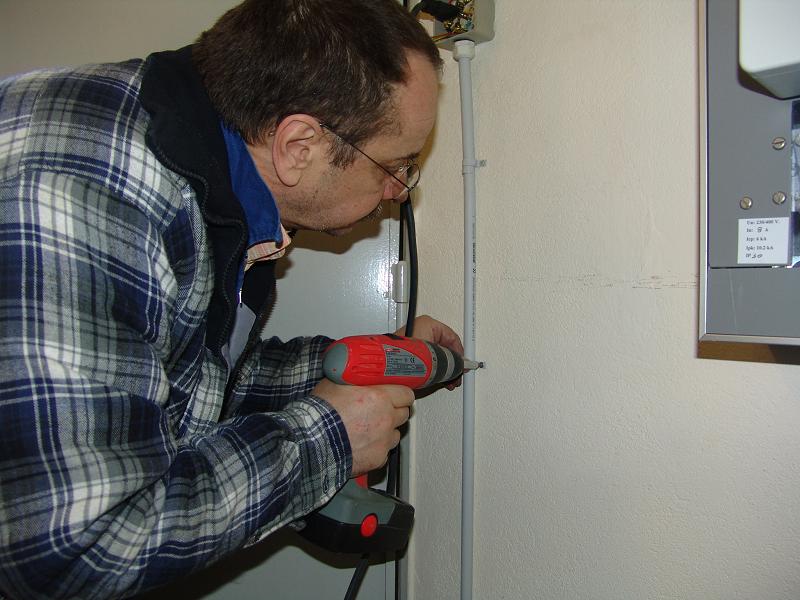 Installation de l'alimentation électrique.
