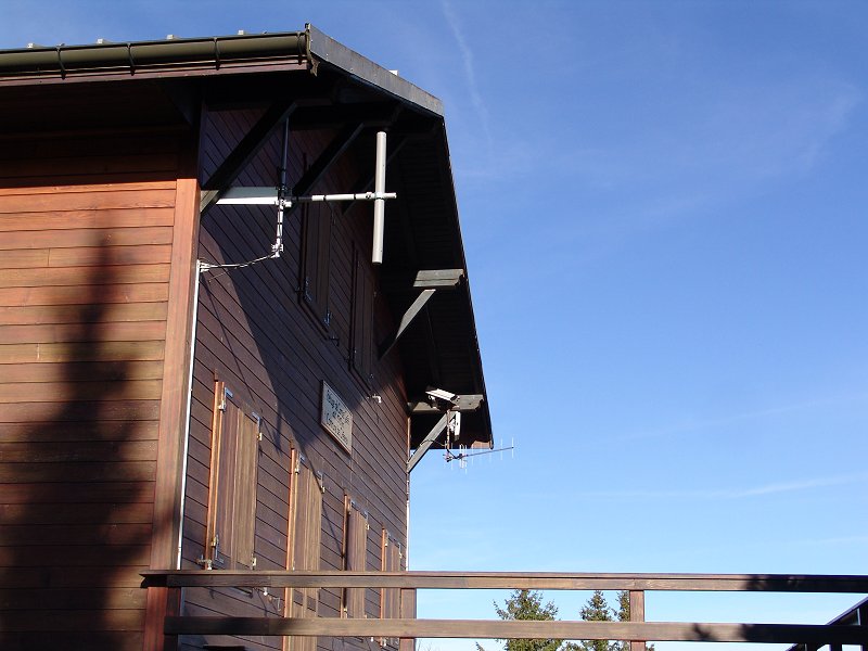 Les antennes en façade.
