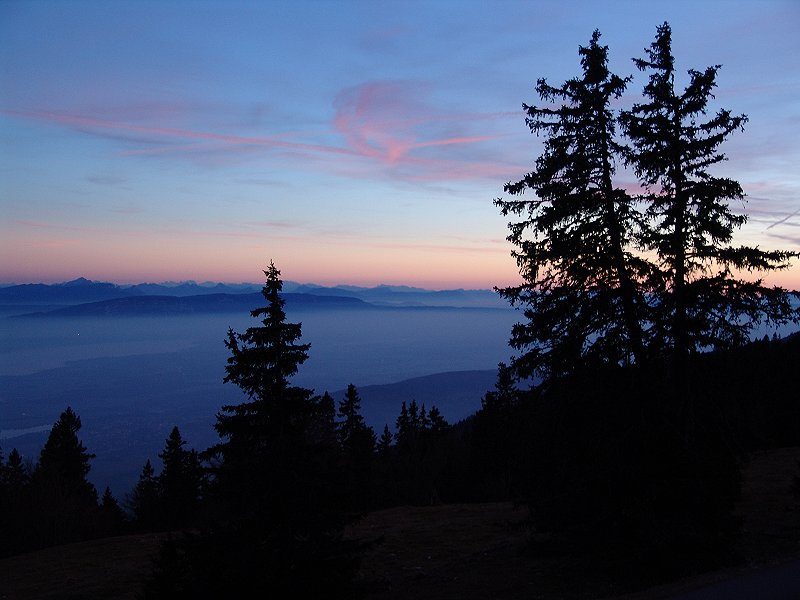 Vue vers Genève peu
après le coucher du soleil.
