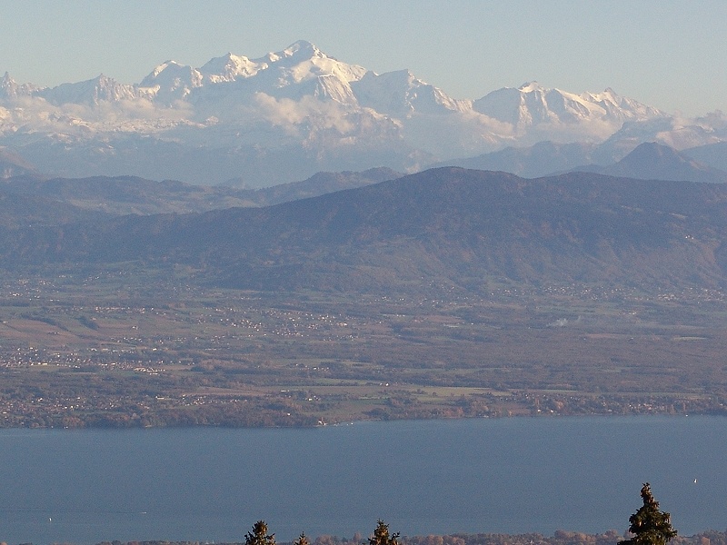 Le Mont-Blanc semble à portée de main 
