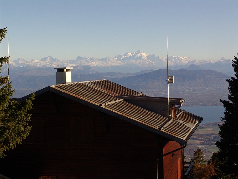 Le mât ouest et le Mont-Blanc
