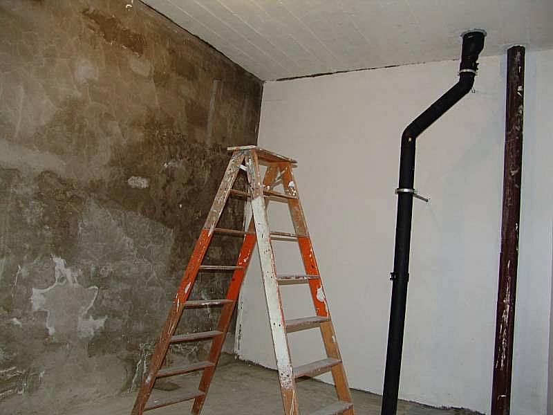 22.07.2004
La peinture du plafond et des murs a commencé...
