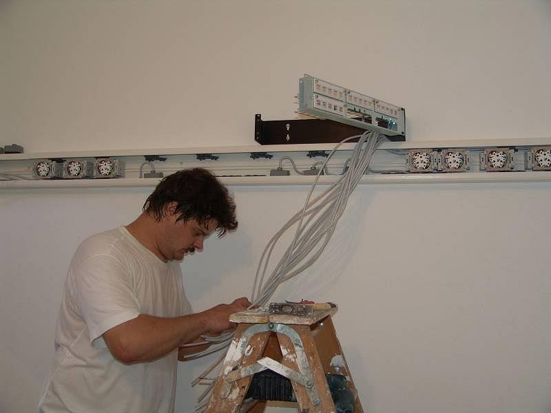 11.08.2004
Installation du patch panel Ethernet...
