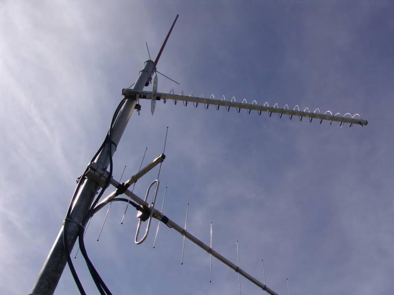 15.08.2004
Antennes provisoires qui assureront les liaisons essentielles...
