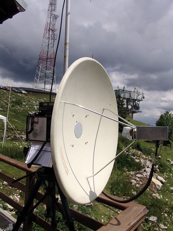 ...sa parabole tournée vers le Mont-Blanc
