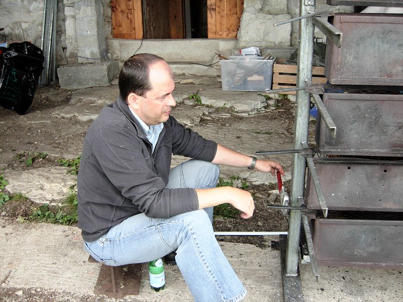 De plus le moteur du grill a lâché !
Merci à Marc HB9DVD d'y avoir suppléé.
