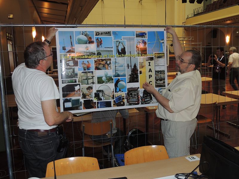 07.07.2012
HB9HLI et HB9VAB devant le poster
A0 préparé pour la circonstance
