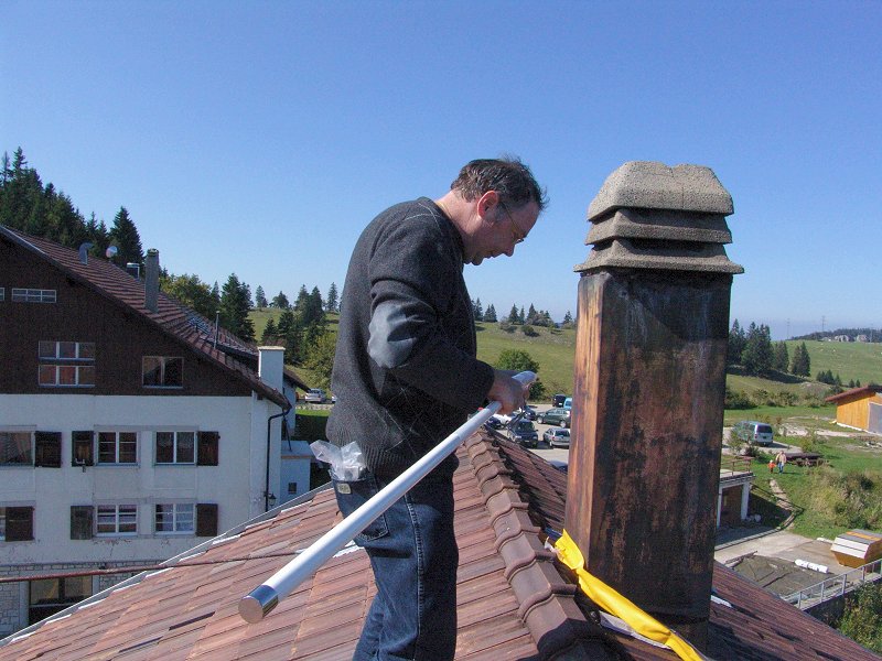 Dominique déballe la nouvelle antenne, une X-5000...
