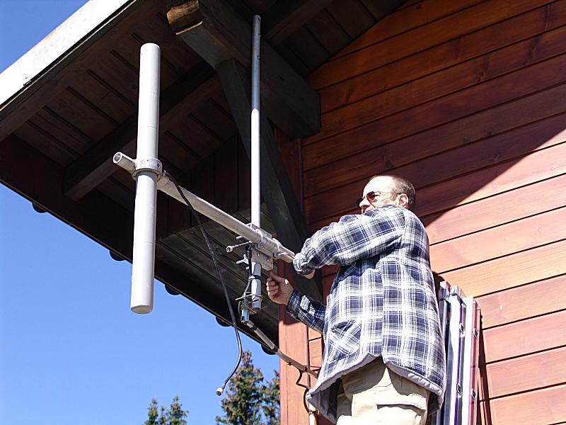 Installation du dipôle VHF.
